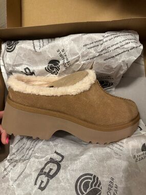 UGG Chestnut New Heights size 9 Mule